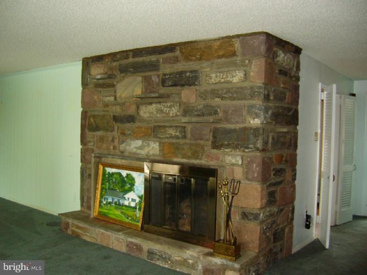 360 Paxon Hollow Road Media, PA 19063 - Photo 18 of 23 Living Room