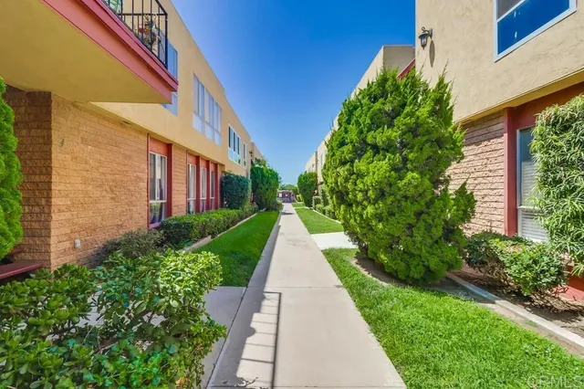 a view of a pathway with house on both side
