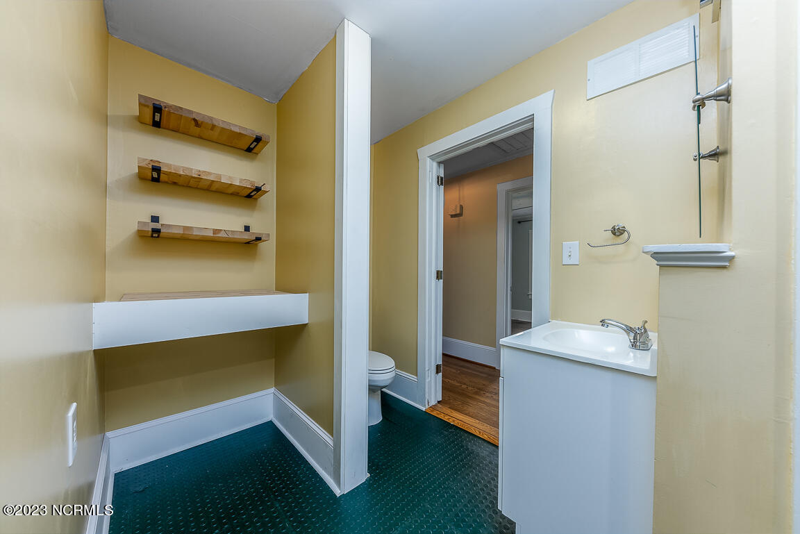 1809 Tryon Road New Bern, NC 28560 - Photo 11 of 14 Bath