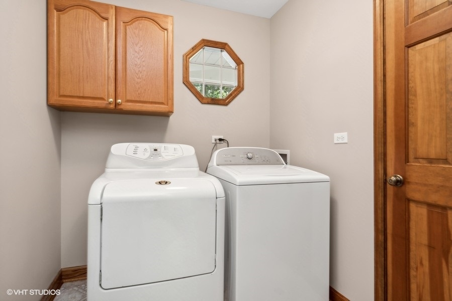 809 Hyde Park Lane Naperville, IL 60565 - Photo 21 of 30 a utility room with dryer and washer