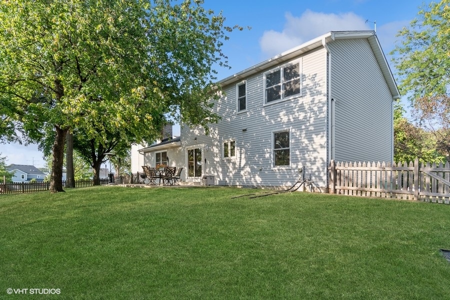 809 Hyde Park Lane Naperville, IL 60565 - Photo 25 of 30 a front view of a house with a garden