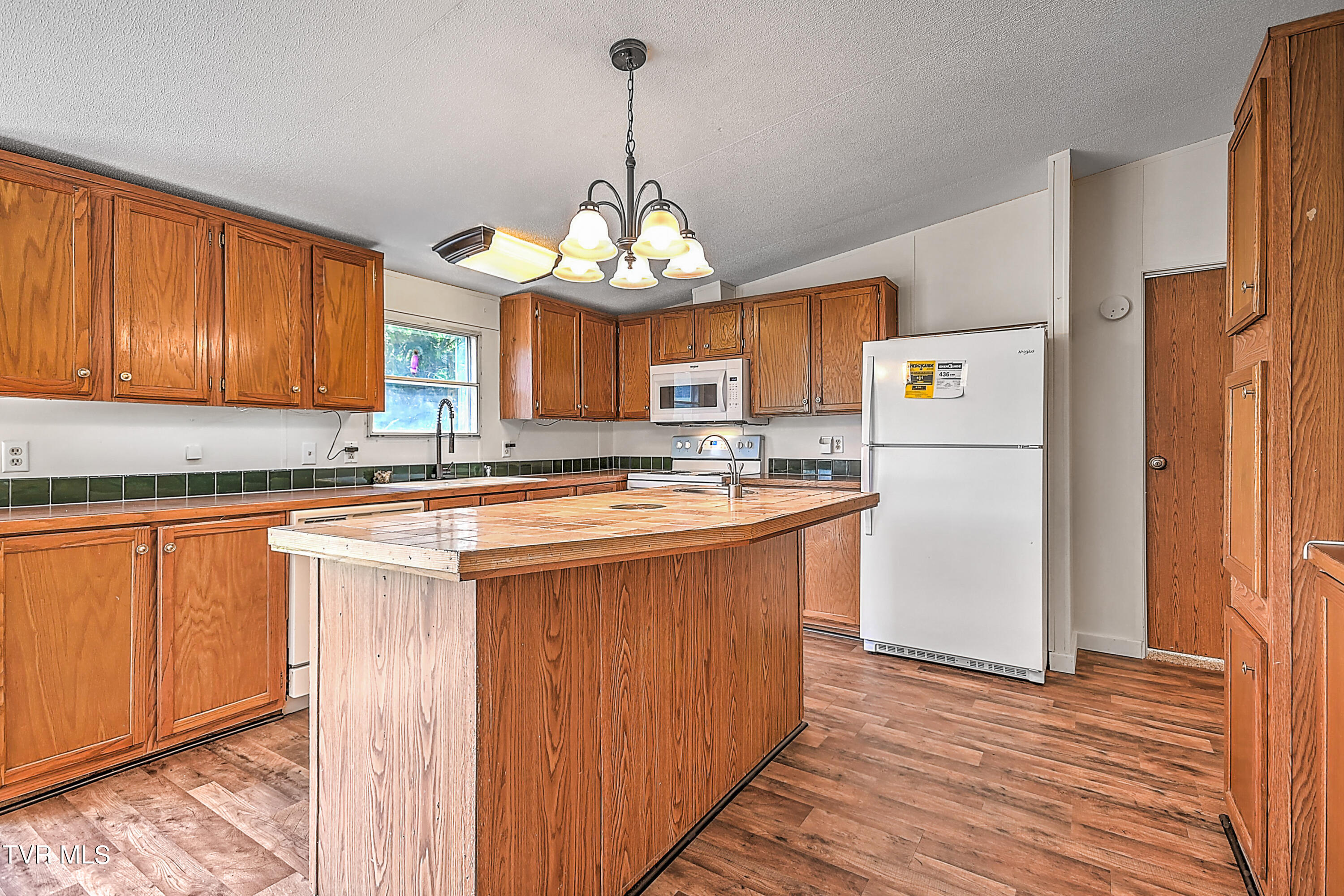 4045 Afton Road Afton, TN 37616 - Photo 10 of 36 10
