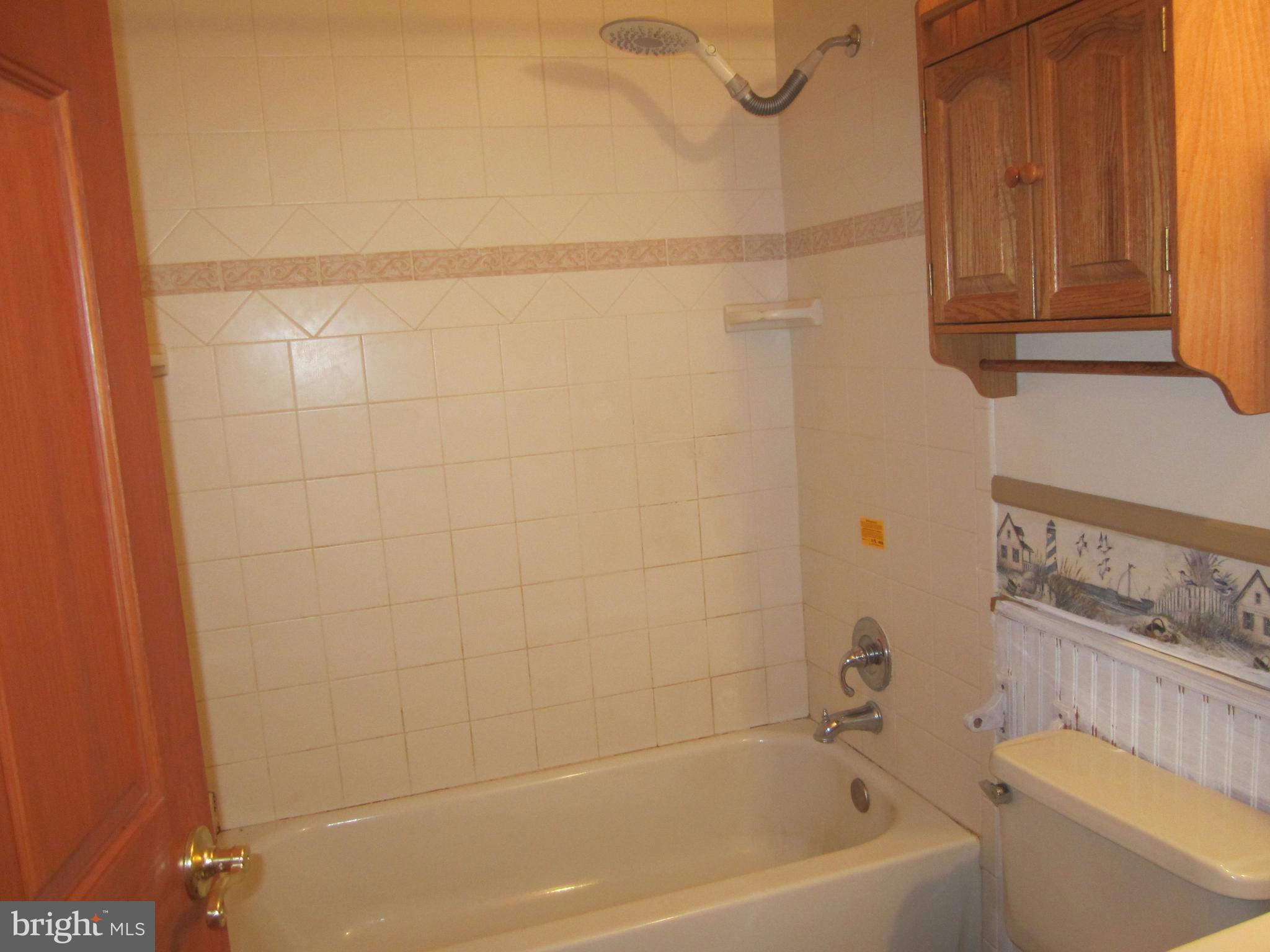 3421 Holland Cliffs Road Huntingtown, MD 20639 - Photo 16 of 19 a bathroom with a bathtub