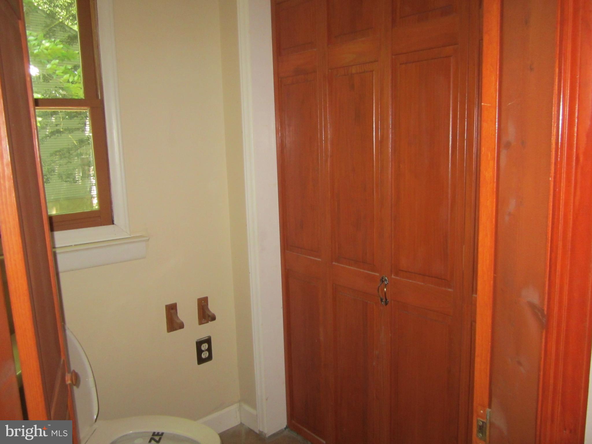3421 Holland Cliffs Road Huntingtown, MD 20639 - Photo 7 of 19 a bathroom with a shower curtain