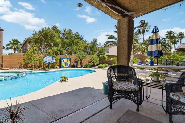 $520,000 | 330 Laguna Glen Drive, Henderson, NV 89014
