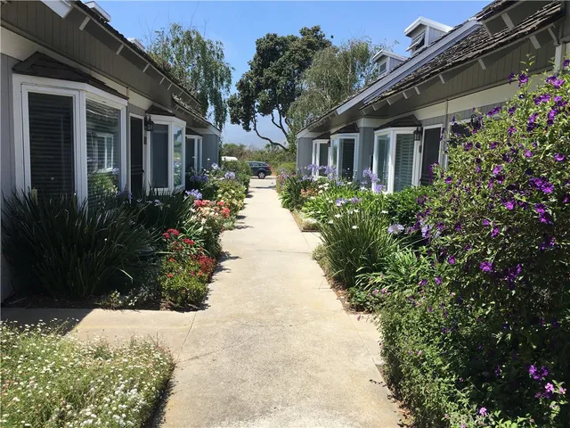 $2,695 | 130 Ash Avenue, Unit 8, Carpinteria, CA 93013