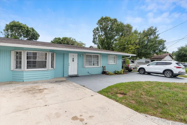 a view of a house with a outdoor space
