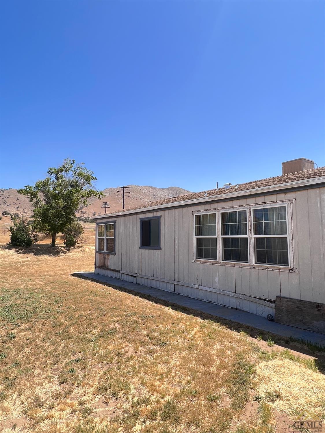 Undisclosed Address Caliente, CA 93518 - Photo 6 of 54 a house view with a garden space