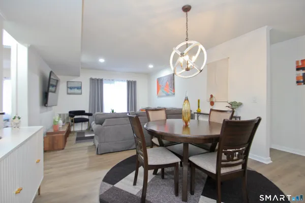 $2,200 | 1 Concorde Way, Unit B3, Windsor Locks, CT 06096