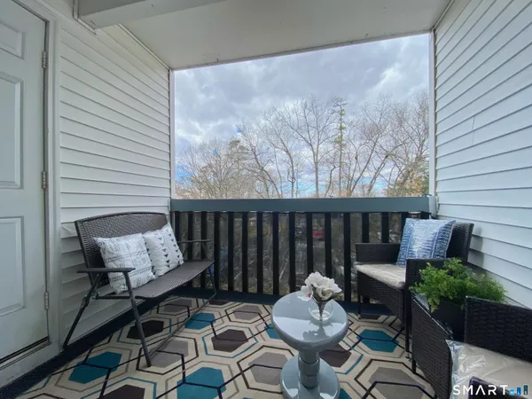 $2,200 | 1 Concorde Way, Unit B3, Windsor Locks, CT 06096