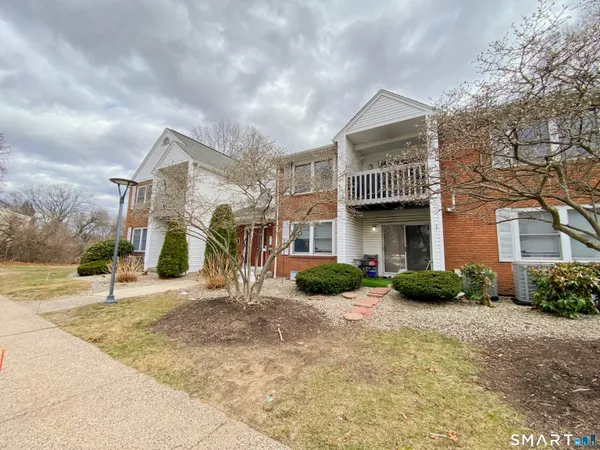 $2,200 | 1 Concorde Way, Unit B3, Windsor Locks, CT 06096