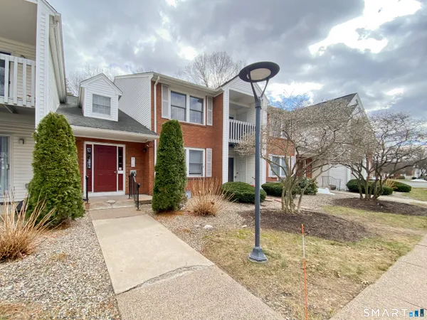 $2,200 | 1 Concorde Way, Unit B3, Windsor Locks, CT 06096