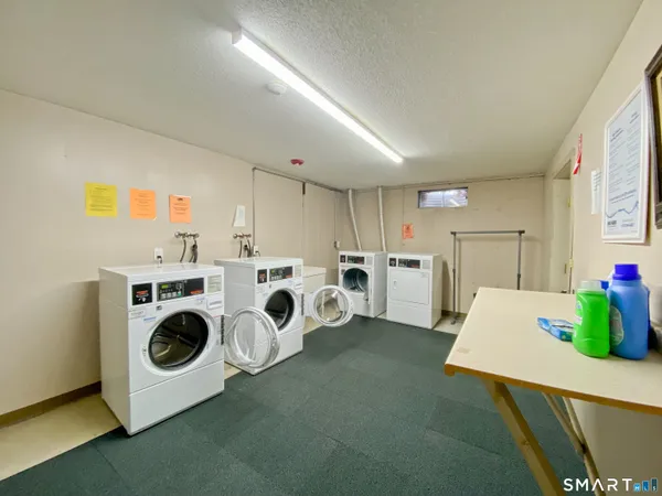 $2,200 | 1 Concorde Way, Unit B3, Windsor Locks, CT 06096