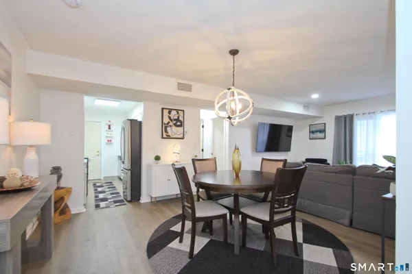 $2,200 | 1 Concorde Way, Unit B3, Windsor Locks, CT 06096