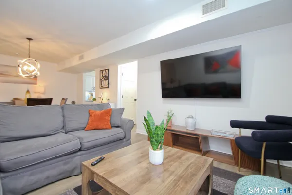 $2,200 | 1 Concorde Way, Unit B3, Windsor Locks, CT 06096