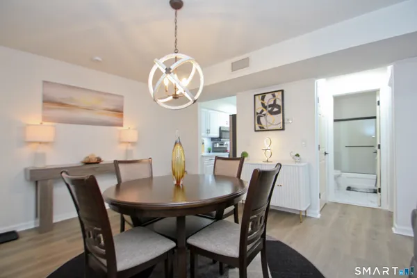 $2,200 | 1 Concorde Way, Unit B3, Windsor Locks, CT 06096