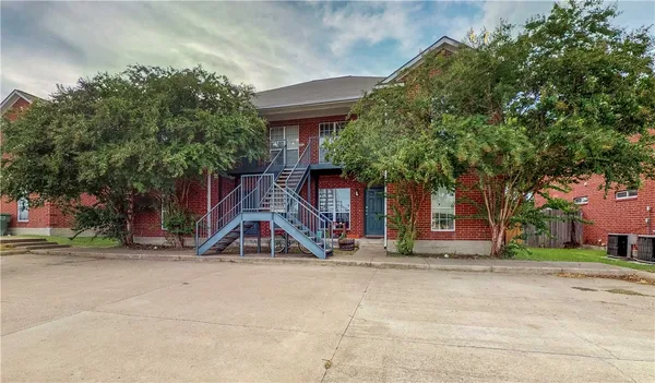 $1,100 | 1511 Hollow Hill Drive, Unit B, Bryan, TX 77802