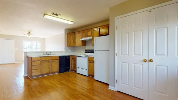 $1,100 | 1511 Hollow Hill Drive, Unit B, Bryan, TX 77802