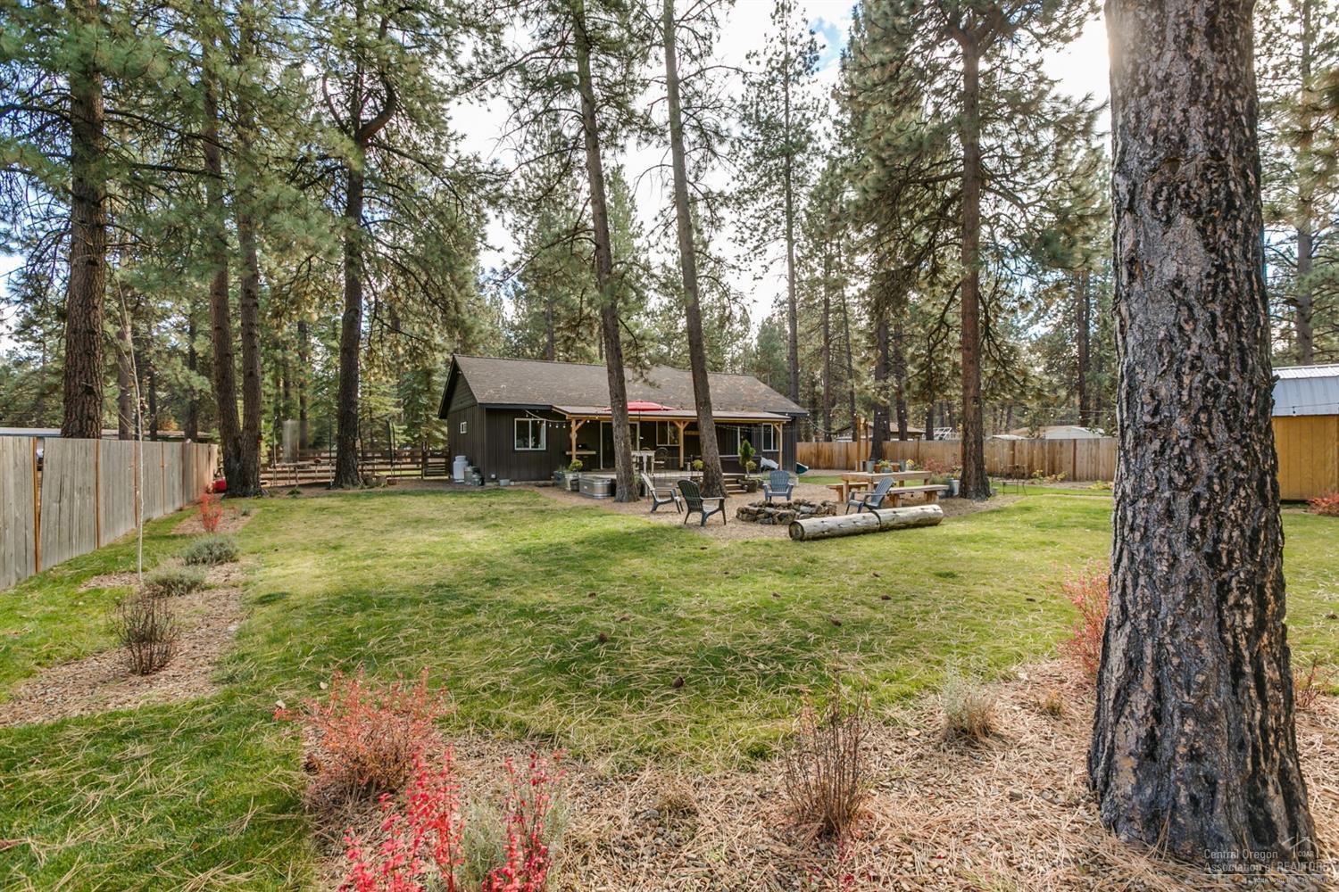 60191 Cinder Butte Road Bend, OR 97702 - Photo 4 of 21 Gallery Image 4