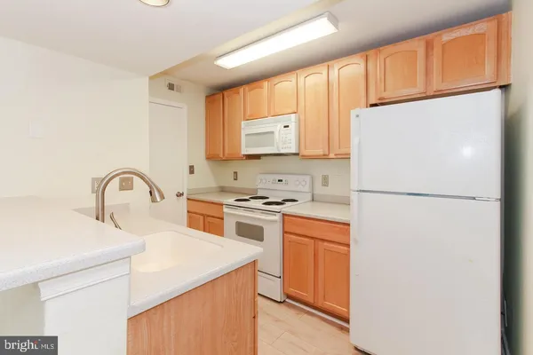 $1,950 | 3916 Penderview Drive, Unit 436, Fairfax, VA 22033