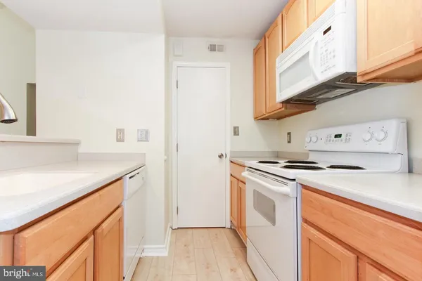 $1,950 | 3916 Penderview Drive, Unit 436, Fairfax, VA 22033