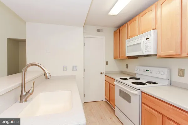 $1,950 | 3916 Penderview Drive, Unit 436, Fairfax, VA 22033