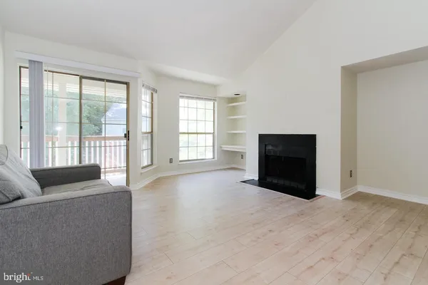 $1,950 | 3916 Penderview Drive, Unit 436, Fairfax, VA 22033