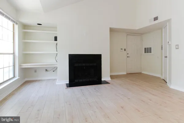 $1,950 | 3916 Penderview Drive, Unit 436, Fairfax, VA 22033