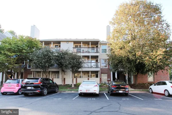 $1,950 | 3916 Penderview Drive, Unit 436, Fairfax, VA 22033