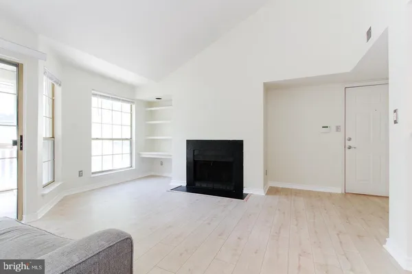 $1,950 | 3916 Penderview Drive, Unit 436, Fairfax, VA 22033