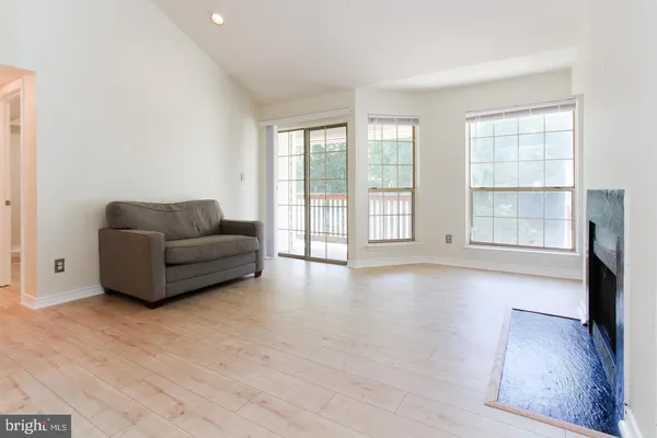 $1,950 | 3916 Penderview Drive, Unit 436, Fairfax, VA 22033