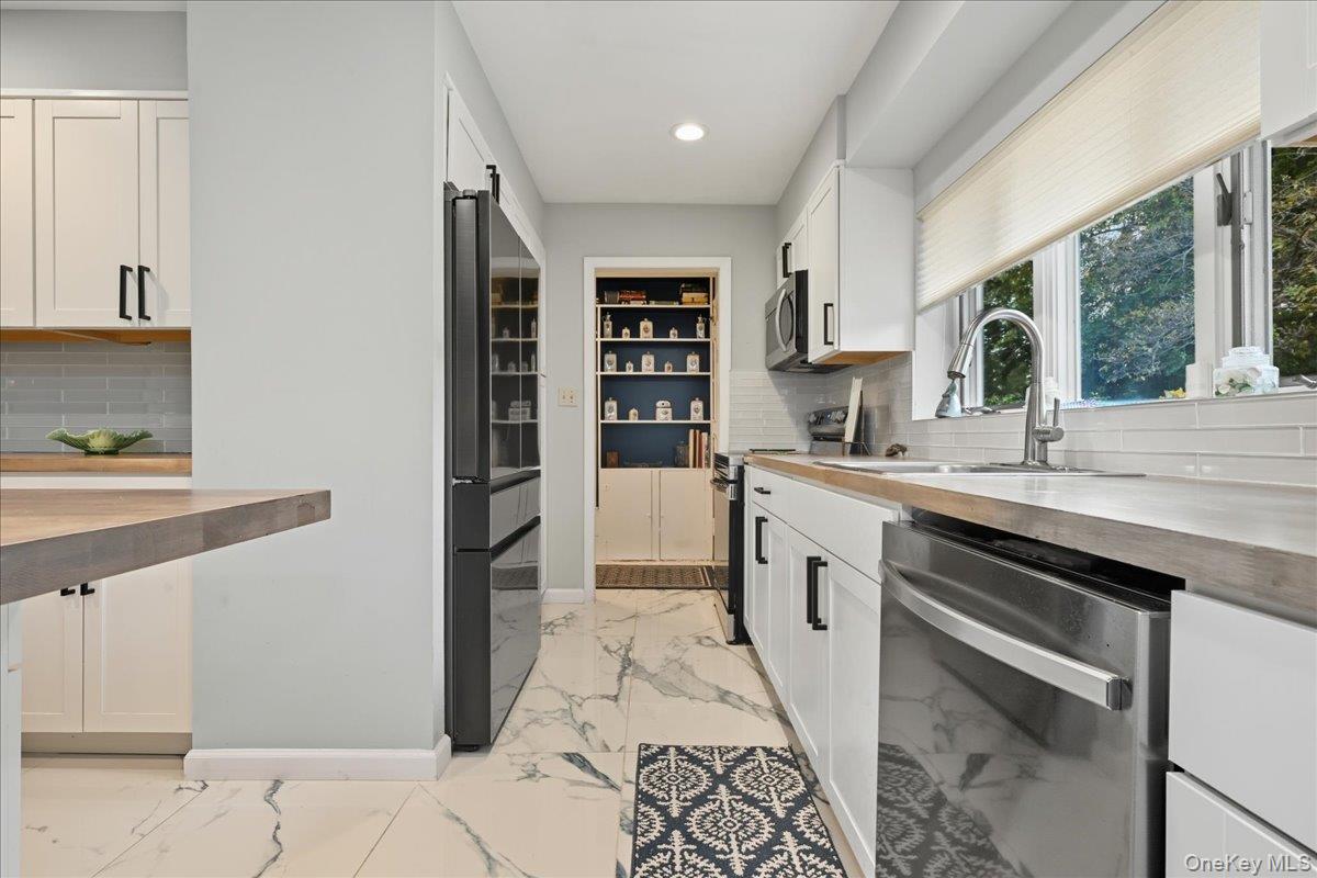16 Ridge Drive East Roslyn, NY 11576 - Photo 9 of 40 a kitchen with a sink cabinets and window