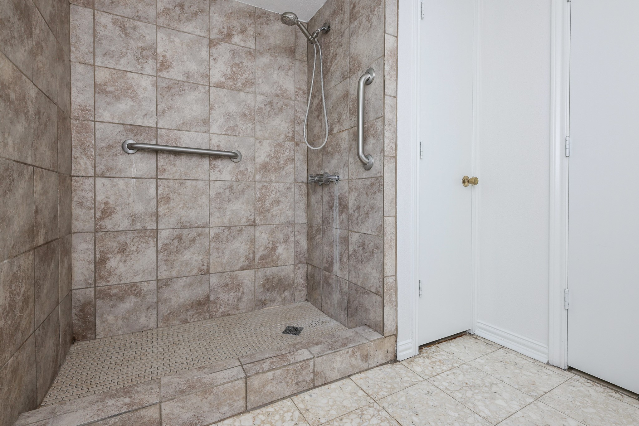 4823 Connorvale Road Houston, TX 77039 - Photo 23 of 26 Secondary bathroom.