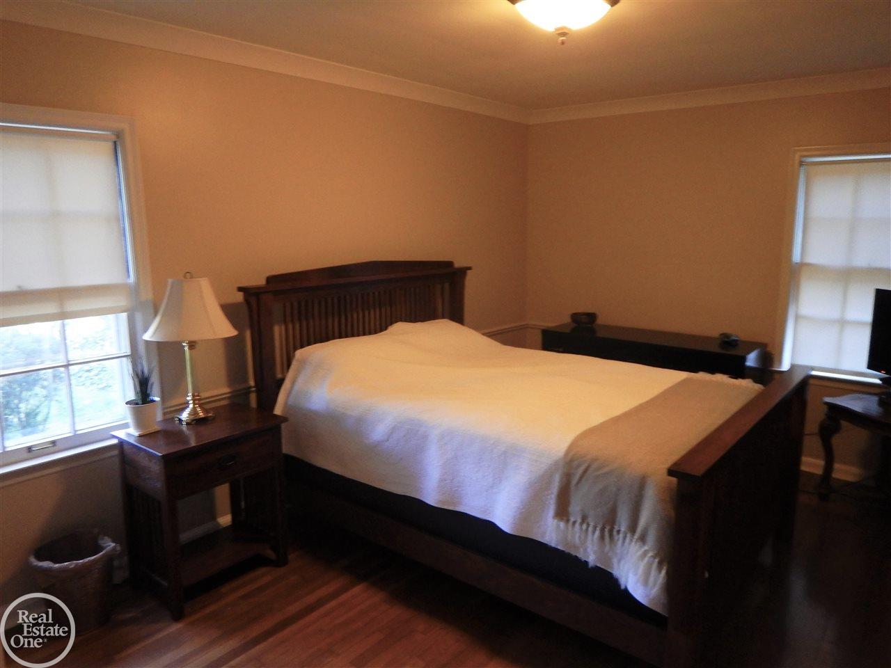 628 Hawthorne Road Grosse Pointe, MI 48236 - Photo 26 of 31 31333491-25.JPG
