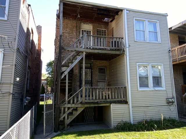 a view of entryway and hall