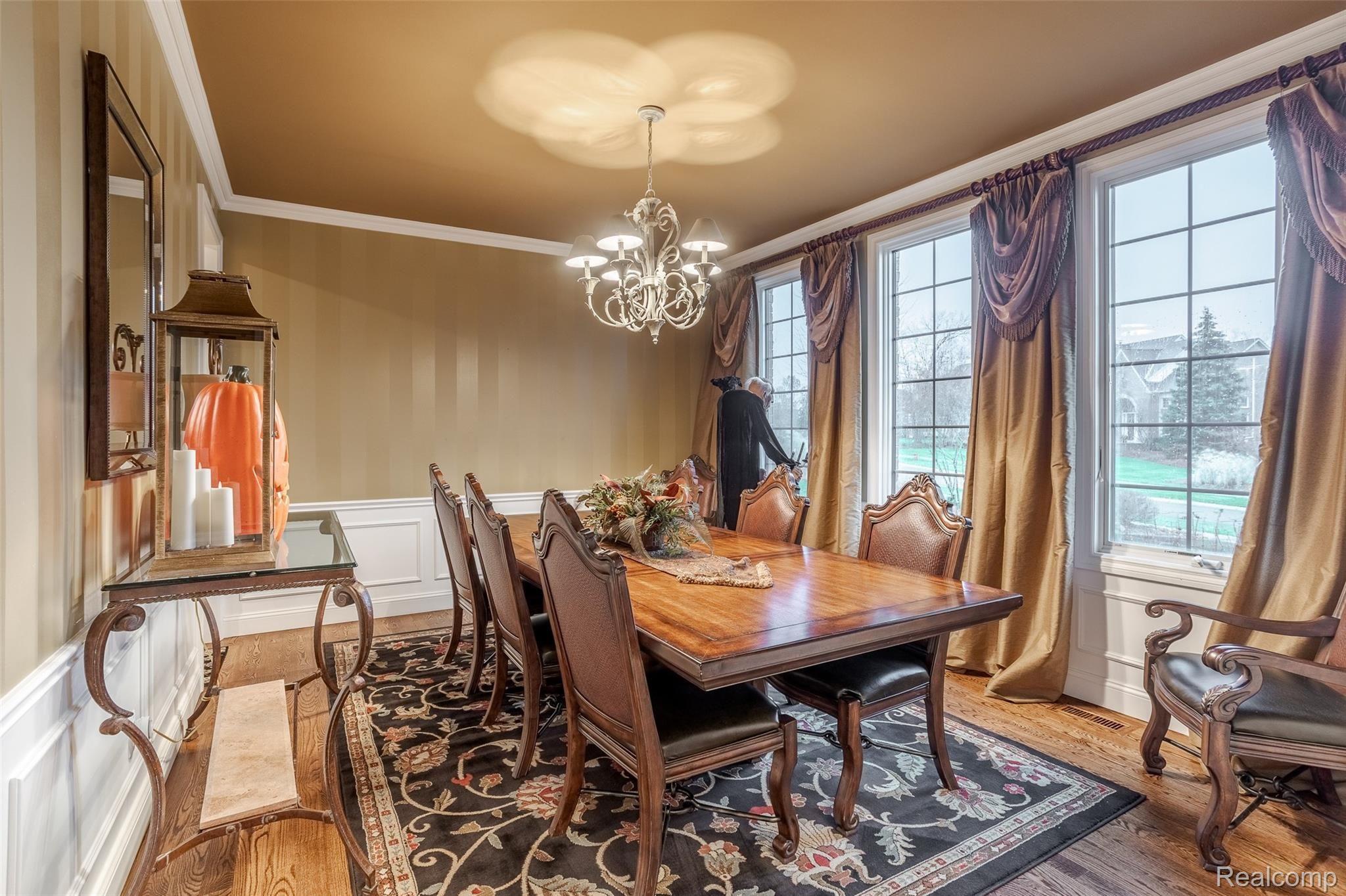 701 Wellington Circle Rochester, MI 48309 - Photo 17 of 54 Interiors-5.jpg