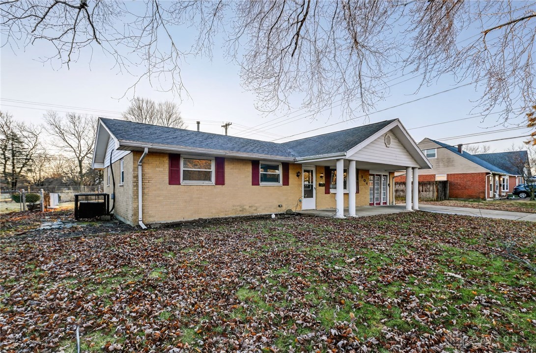 304 Applegate Road Englewood, OH 45322 - Photo 2 of 31