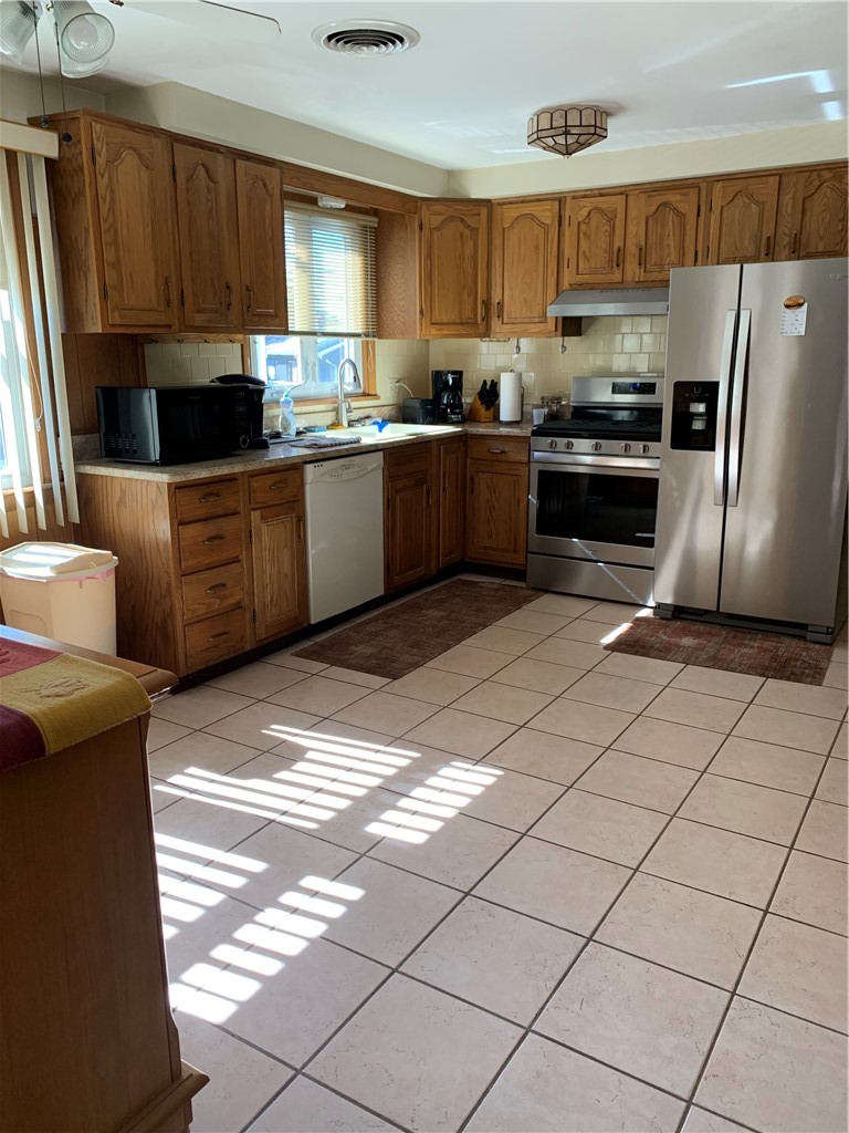 82 Merchant Street North Providence, RI 02911 - Photo 2 of 8