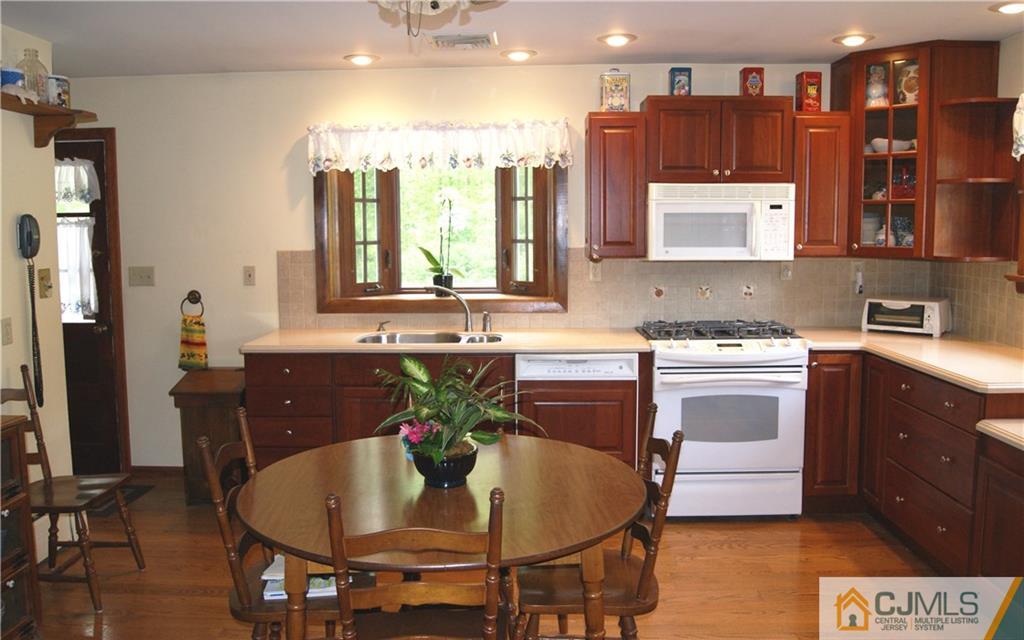 1815 Oak Road North Brunswick, NJ 08902 - Photo 2 of 24 Gallery Image 2