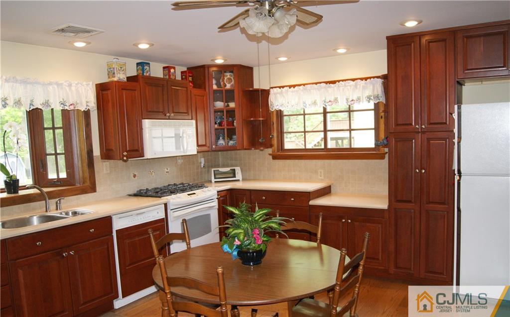 1815 Oak Road North Brunswick, NJ 08902 - Photo 3 of 24 Gallery Image 3