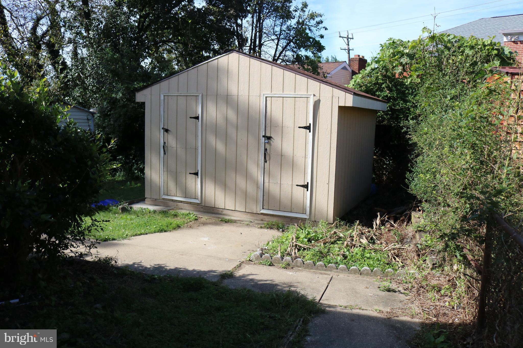 Exterior (Rear)