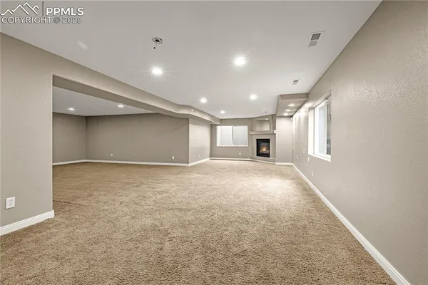 an empty room with window and pillar in it