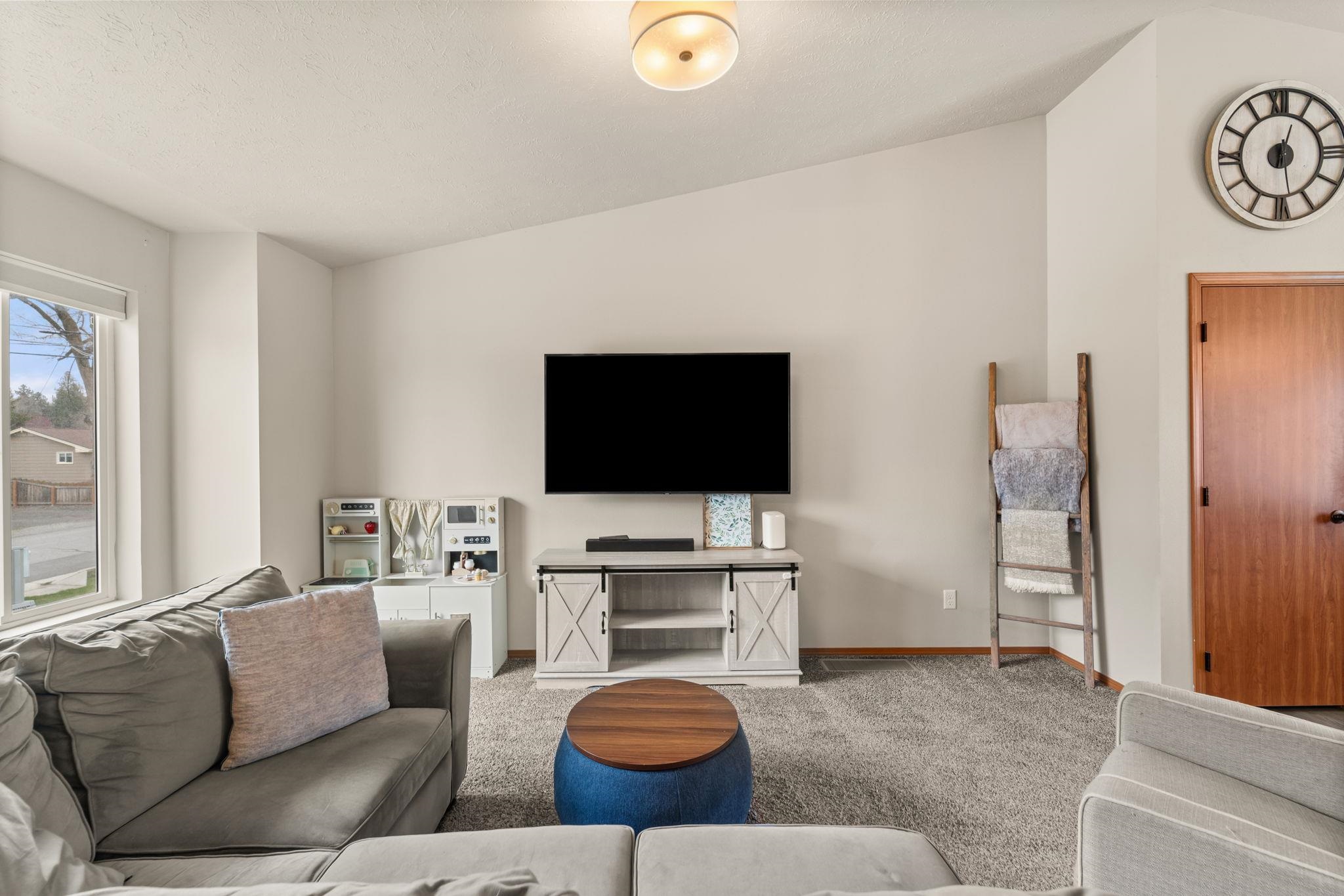 1316 South Pierce Road Spokane Valley, WA 99206 - Photo 3 of 38