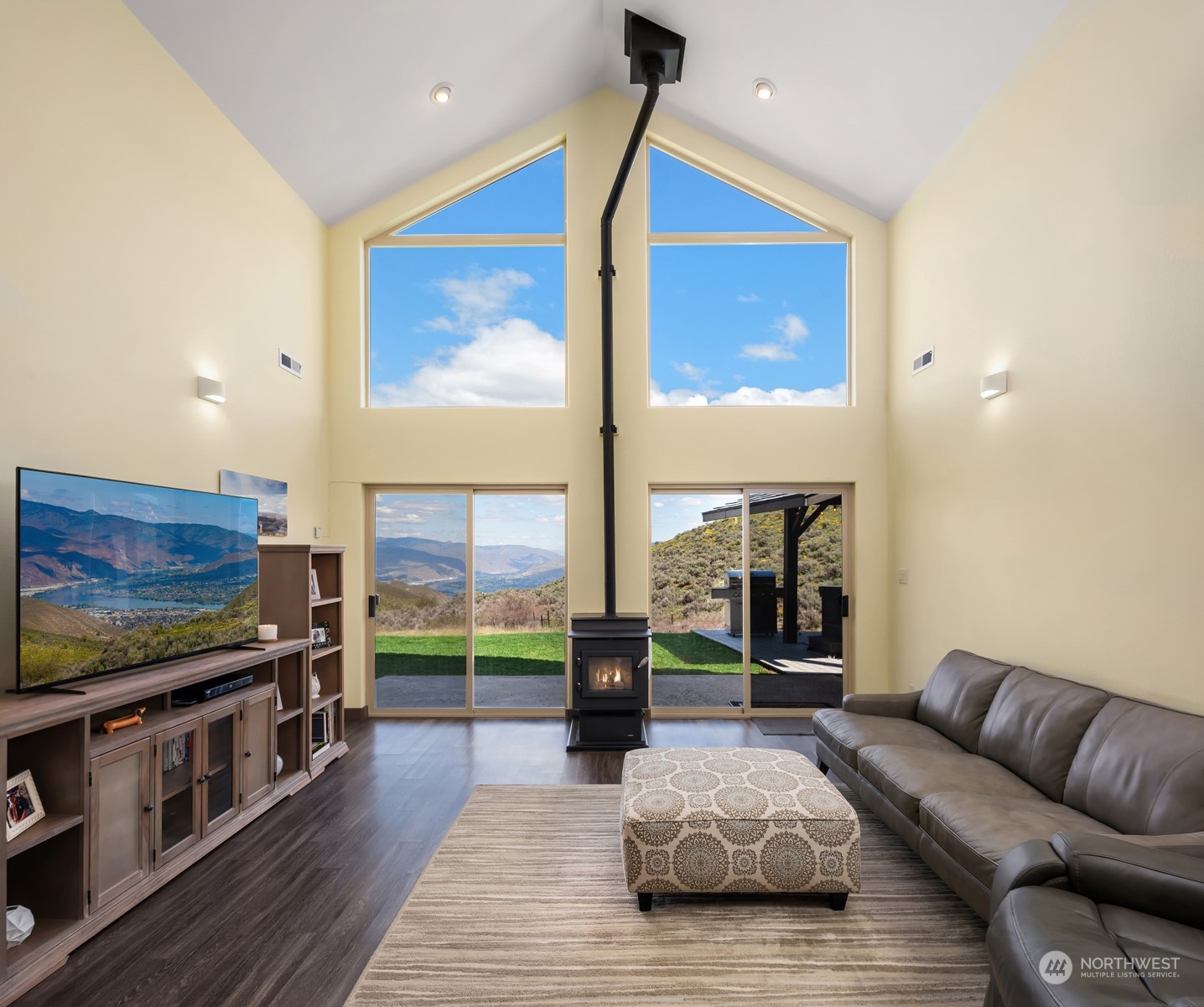 676 Meeks Road Wenatchee, WA 98801 - Photo 2 of 40 Gallery Image 2