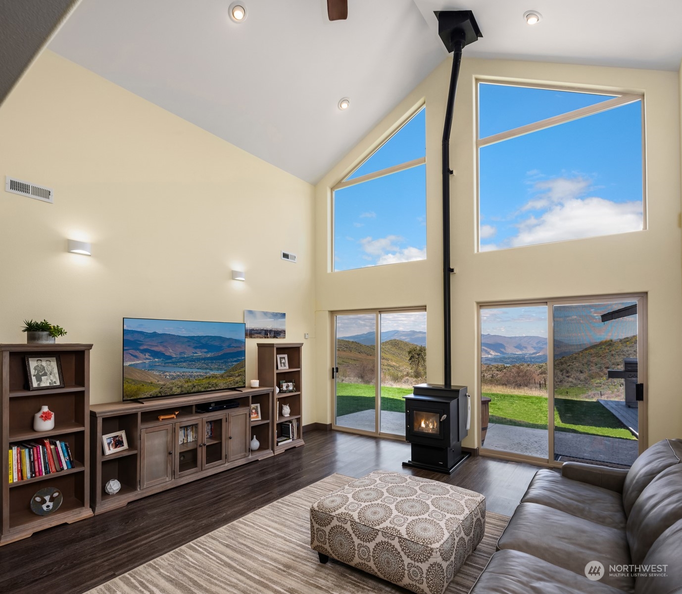 676 Meeks Road Wenatchee, WA 98801 - Photo 3 of 40 Gallery Image 3