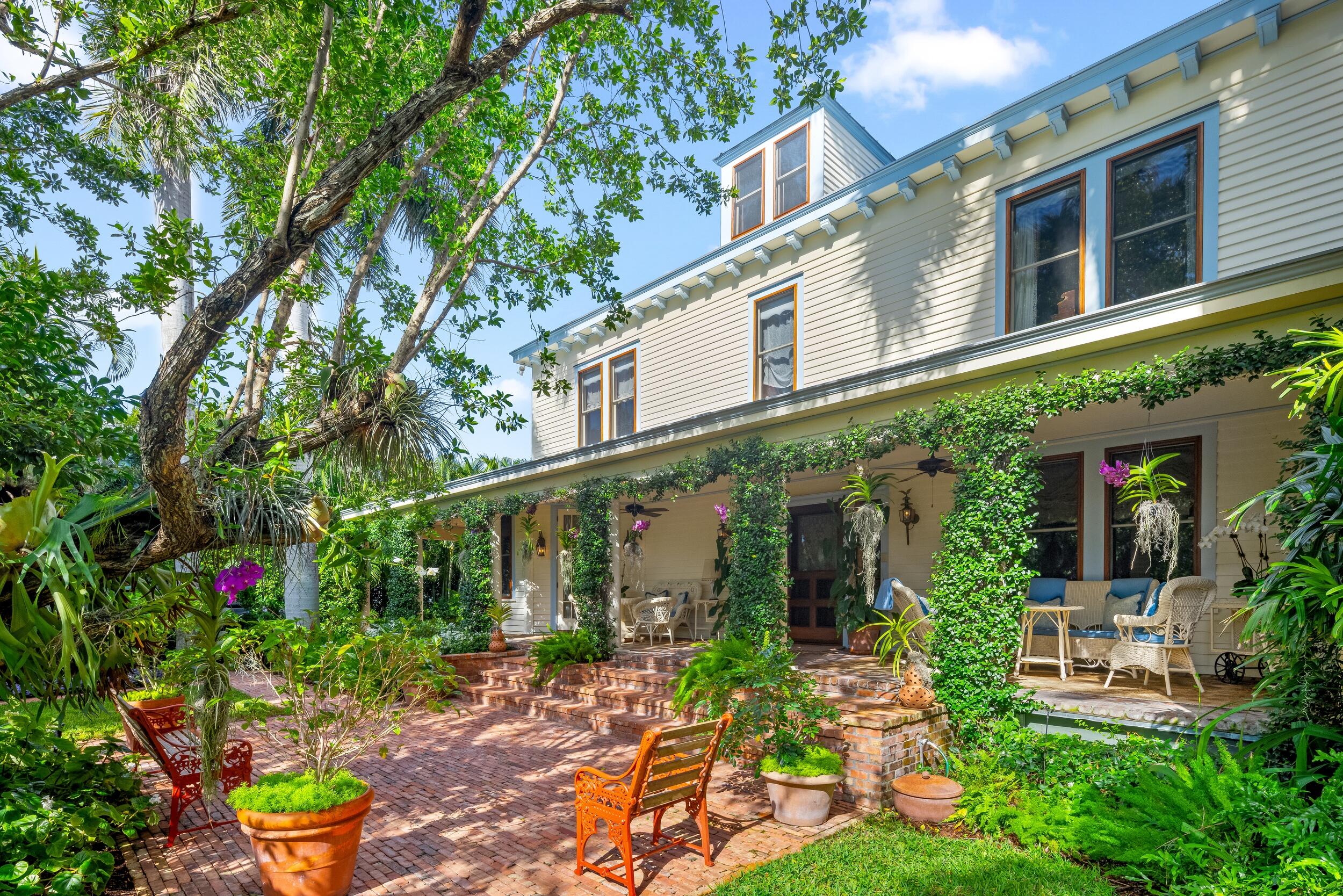 245 Dunbar Road Palm Beach, FL 33480 - Photo 6 of 36 Front Entry