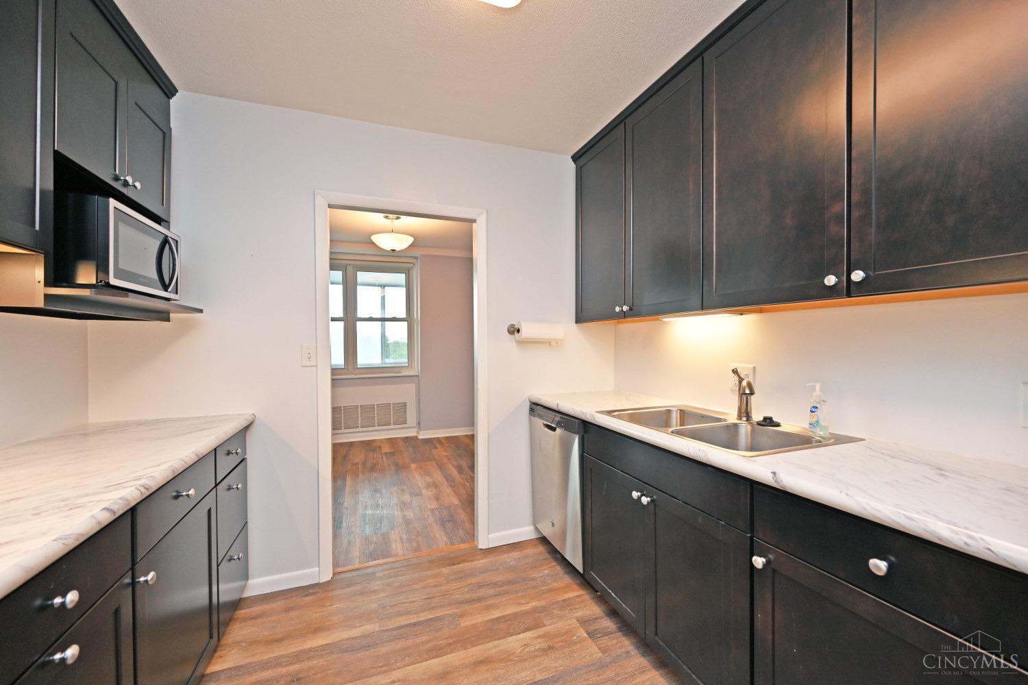 2444 Madison Road, Unit 909 Cincinnati, OH 45208 - Photo 9 of 35 Gallery Image 9