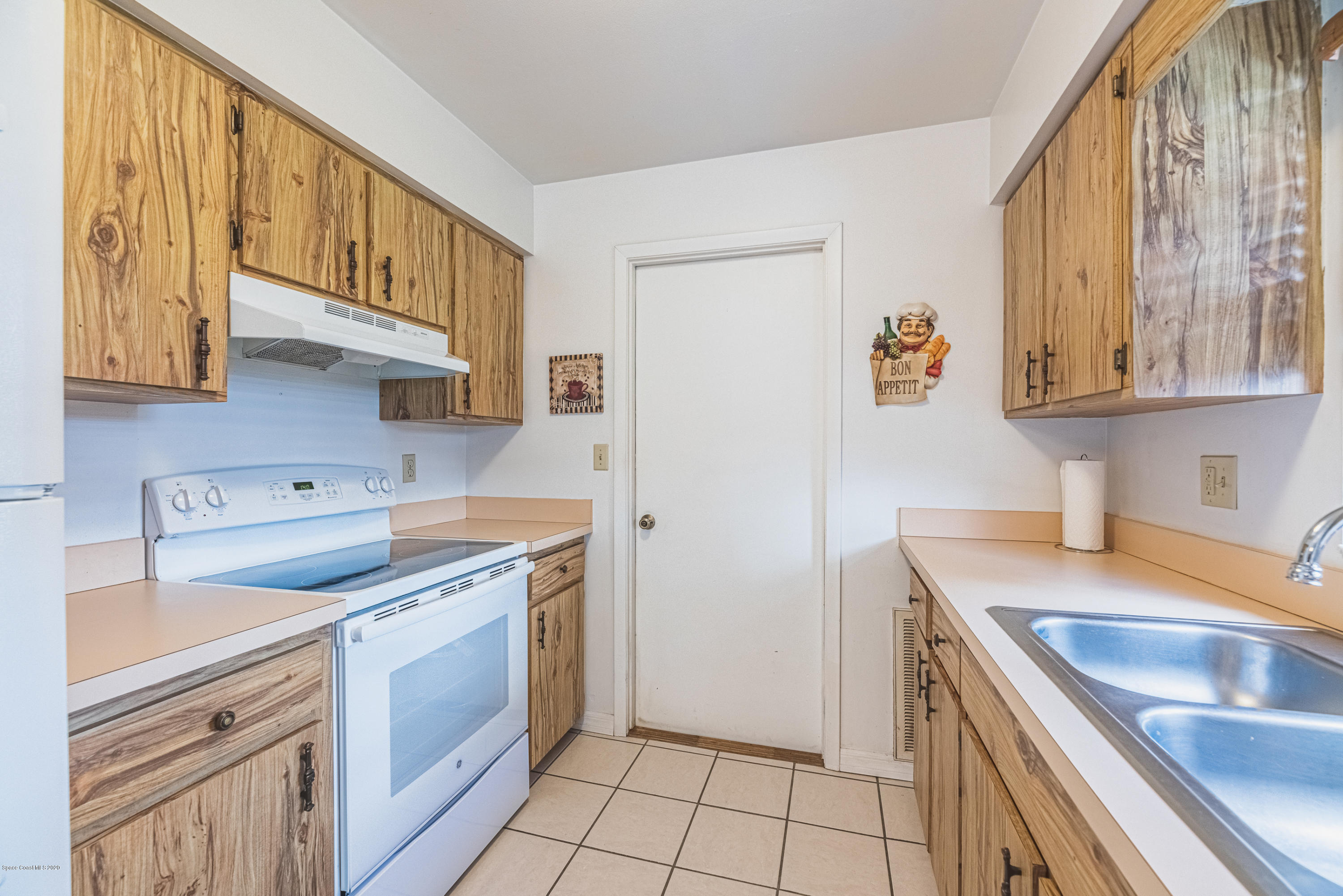 5620 Holden Road Cocoa, FL 32927 - Photo 9 of 29 JC7_0082-HDR