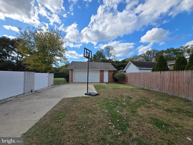 $747,000 | 10725 East Crestview Lane, Laurel, MD 20723