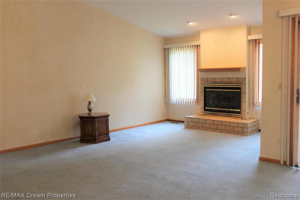 21975 River Ridge Trail Farmington Hills, MI 48335 - Photo 6 of 22